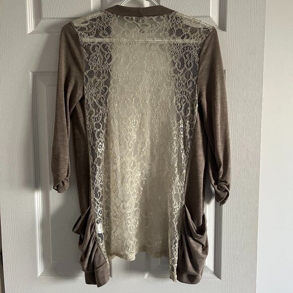 Vanity Lace back cardigan - Picture 3 of 3